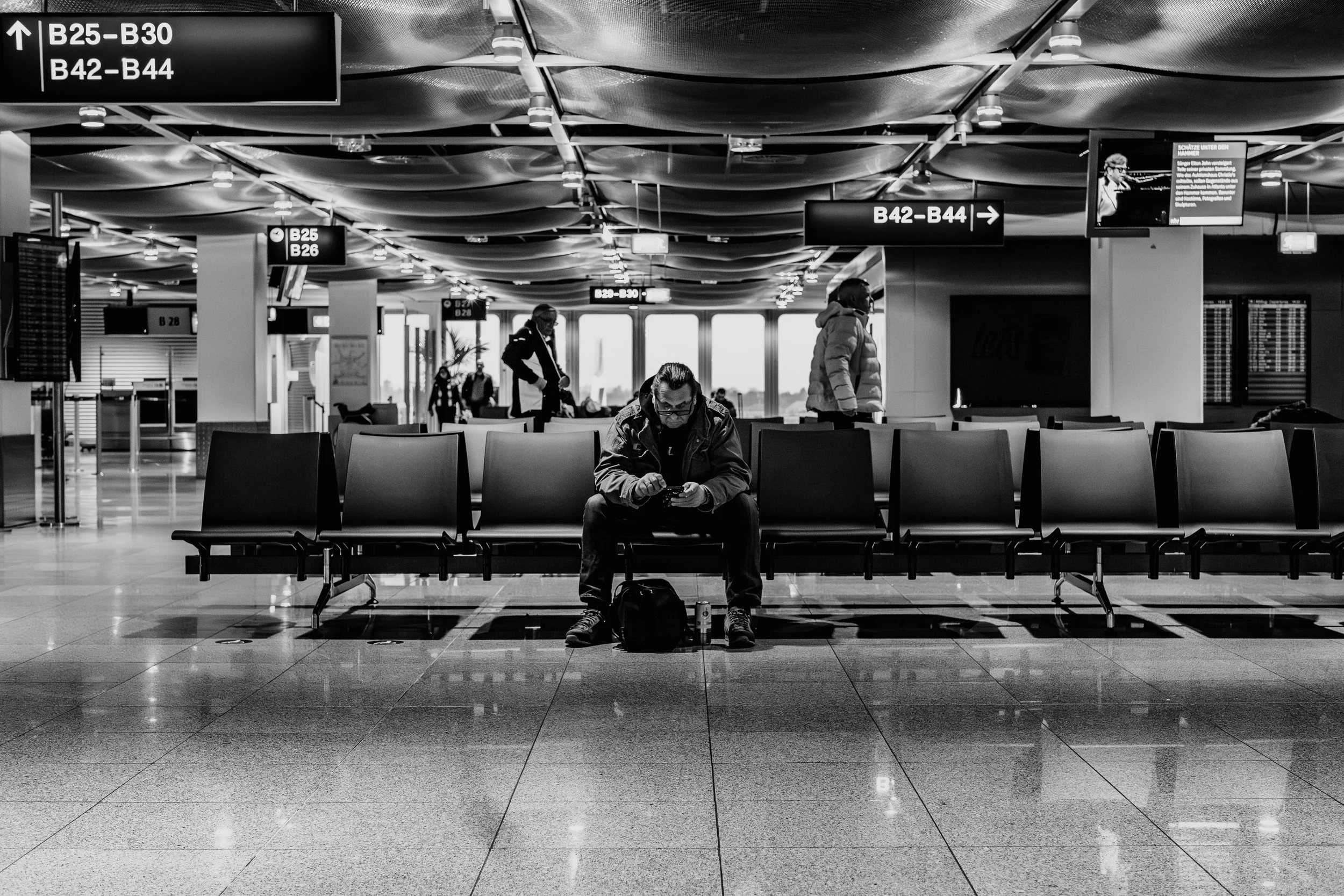 waiting at dusseldorf airport