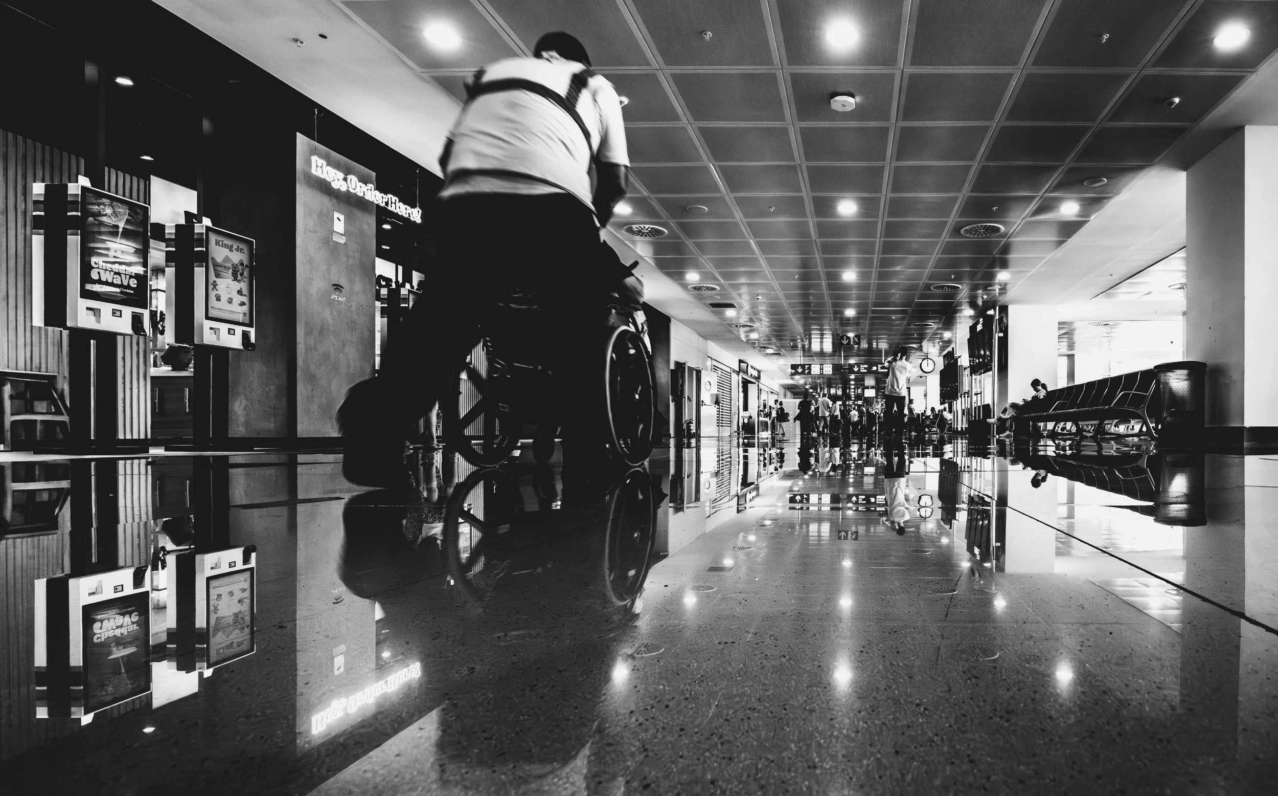 keep others mobile at palma airport