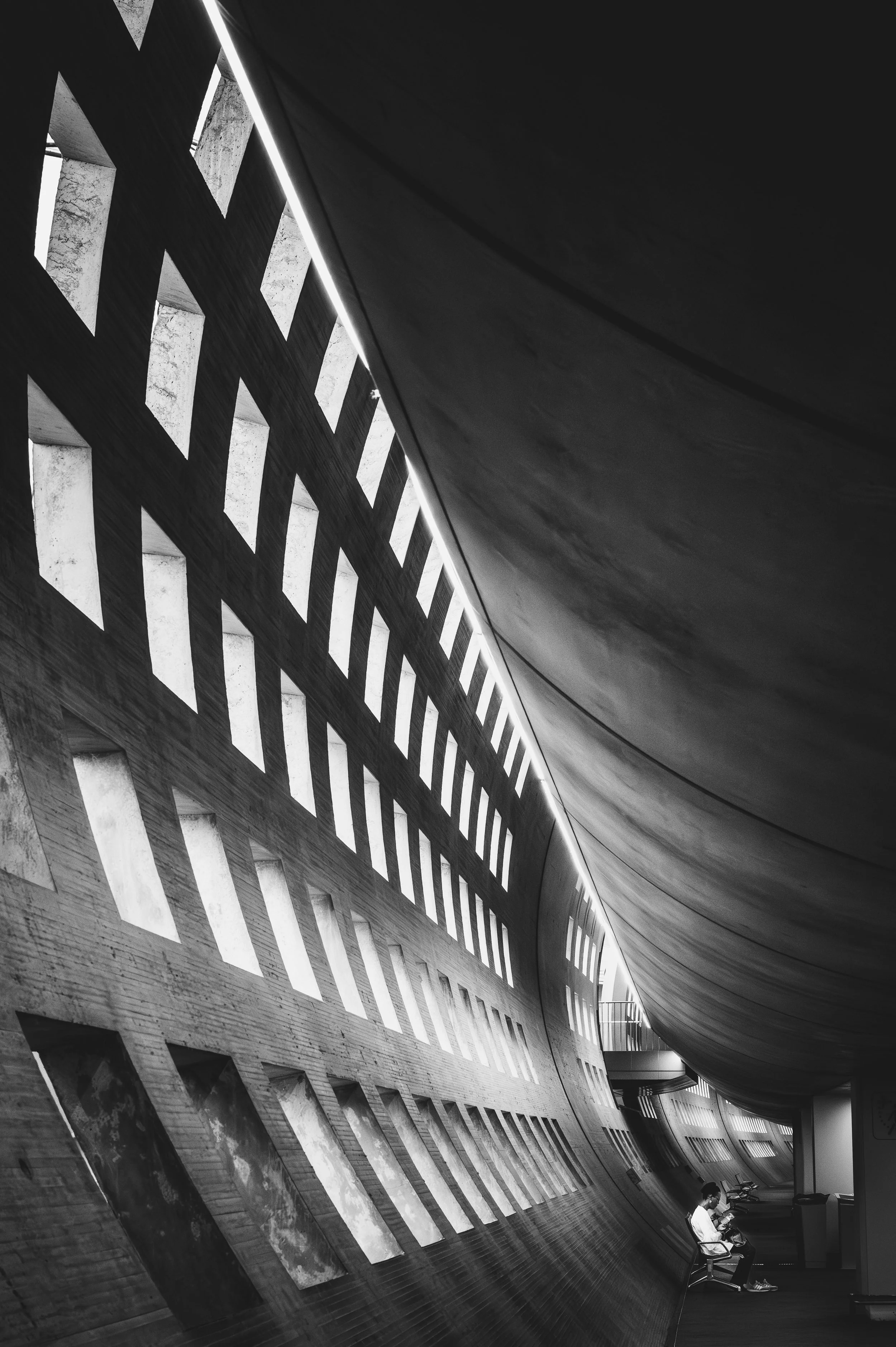 endless architecture at charles de gaulle airport