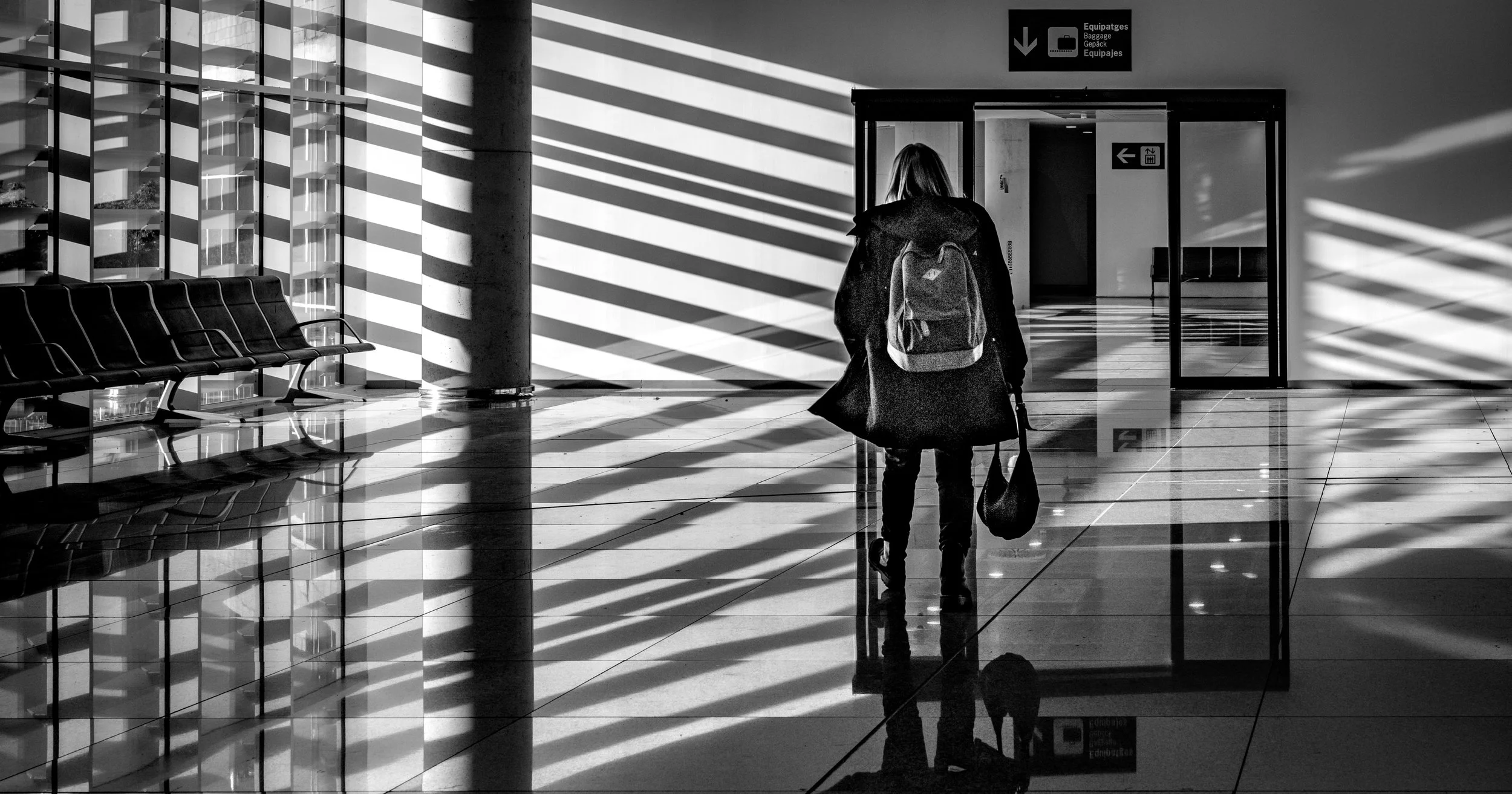 shadows at palma airport