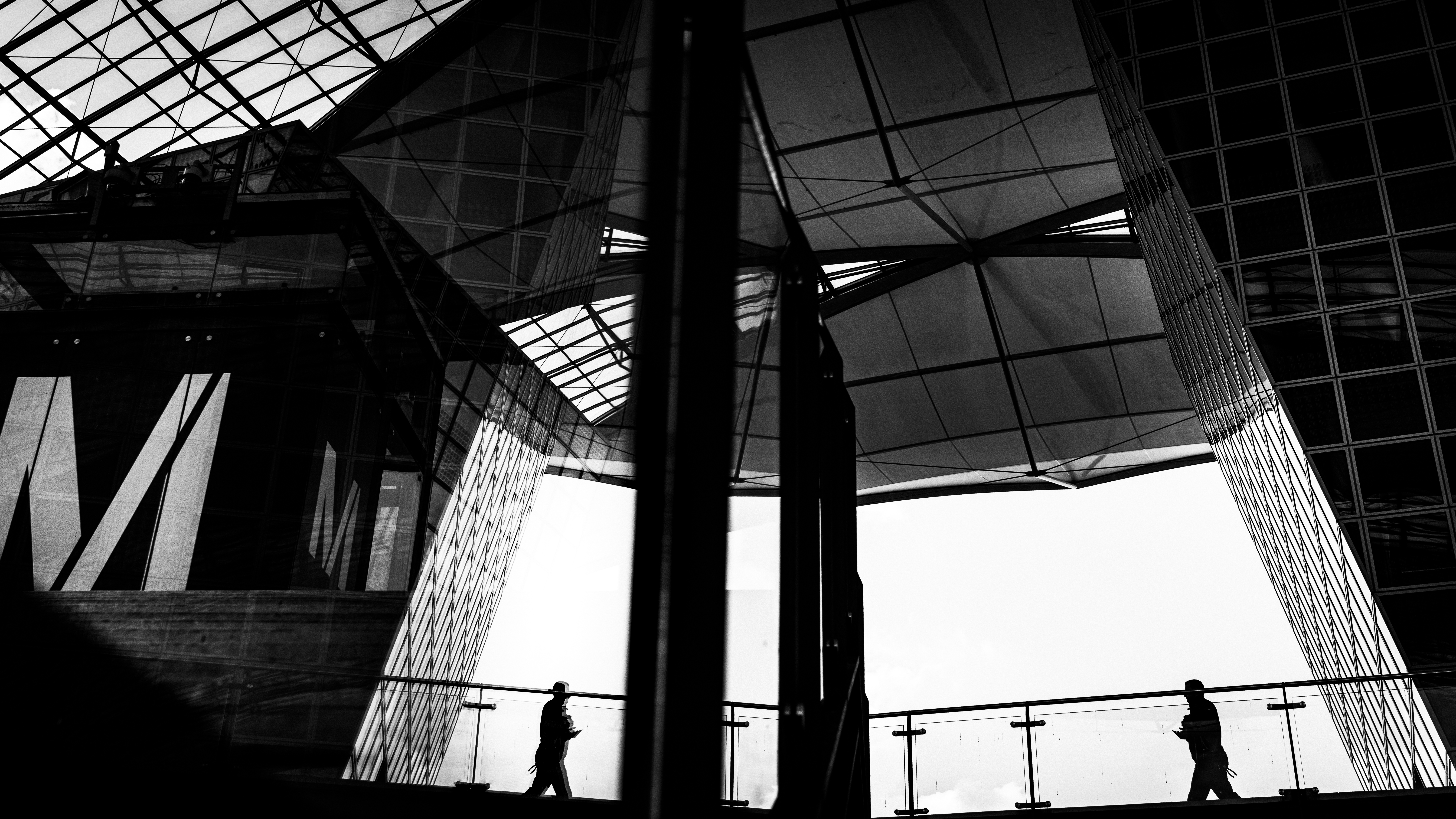 sony rx1r iii zeiss vs leica lens — bokeh and rendering comparison